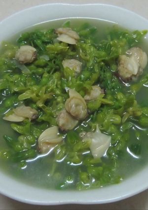 Hình của món Canh ngao nấu hoa thiên lý.