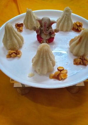 A picture of Halwai style modak.