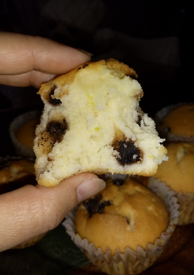 Una foto de Muffins de vainilla con chips. Ricos fáciles y económicos🔥