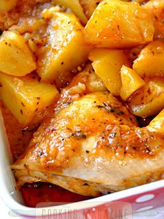 Una foto de Pollo en salsa de tomate con patatas