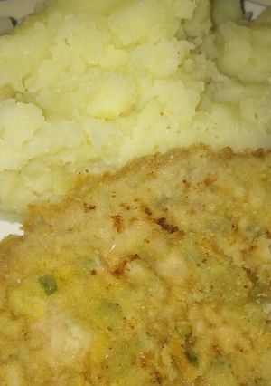 Una foto de Milanesa de carne con puré