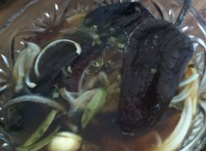 Una foto de Chile seco ancho en escabeche relleno de ensalada de atún tipo las correa