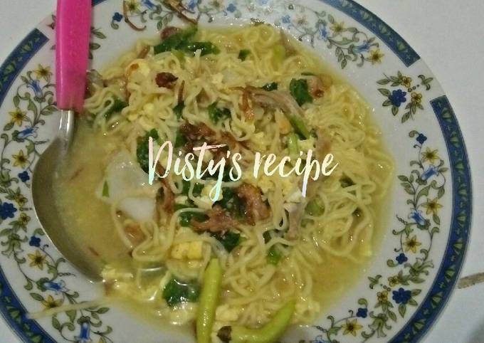 Mie kocok ayam telur