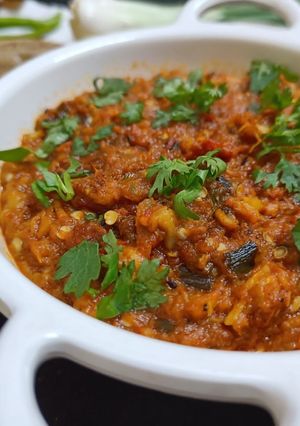 રીંગણા નો ઓળો (Ringan Oro Recipe In Gujarati) રેસીપી મુખ્ય ફોટો