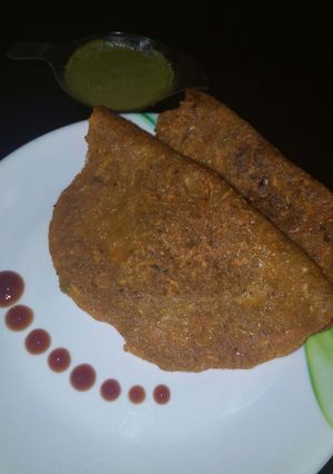 A picture of Masoor daal carrot chila.