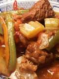 Ternera estofada, con verduras de temporada