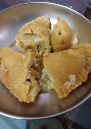 गुजिया (Gujiya recipe in hindi) रेसिपी मुख्य फोटो