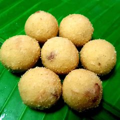 A picture of Rava Ladoo (Sooji).