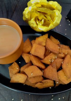 खमंग खुसखुशीत बाजरीच्या कापण्या (Bajrichya Kapnya Recipe In Marathi) रेसिपी चे मुख्य फोटो