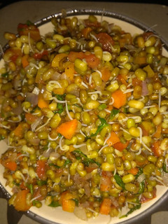 स्प्राउट्स हेल्दी (sprouts healthy recipe in Hindi) रेसिपी मुख्य फोटो
