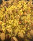 Arroz con salchichas y cúrcuma