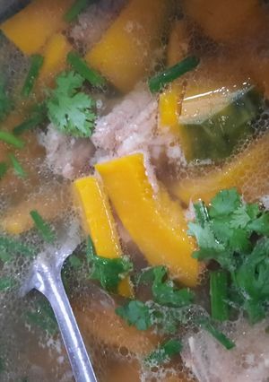 Hình của món Sườn non hầm bí đỏ.