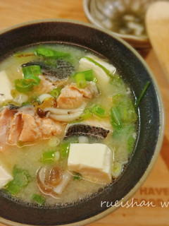 味噌鮭魚豆腐湯 的食譜成品照片