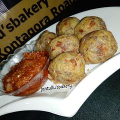 A picture of Minced meat cheese yamballs.
