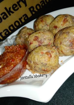 A picture of Minced meat cheese yamballs.