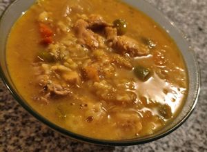 Una foto de Mi clásica sopa de estrellas con pollo y verduras asadas💞