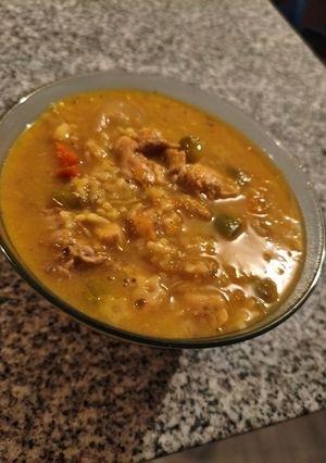 Una foto de Mi clásica sopa de estrellas con pollo y verduras asadas💞