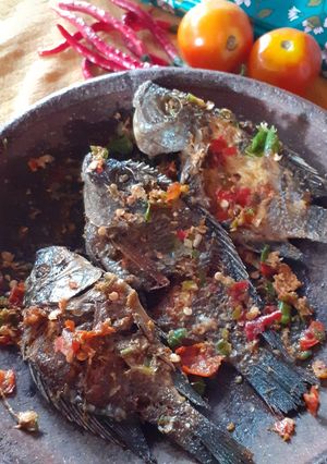 Foto resep 29. Ikan goreng sambel uyek_uyek