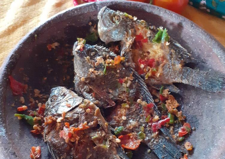 Resep 29. Ikan goreng sambel uyek_uyek Anti Gagal