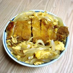 A picture of Katsudon.