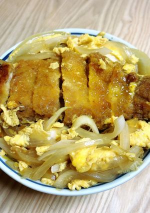 A picture of Katsudon.