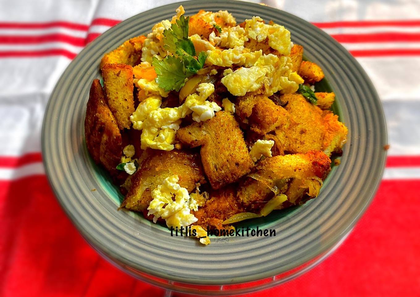 Leftover Bread Upma with Scrambled eggs ðŸ³