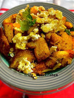 A picture of Leftover Bread Upma with Scrambled eggs 🍳.