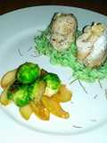 Receta de autor: filet de merluza con queso azul y crema menta, guarnición de manzanas verdes y repollos bruselas caramelizadas