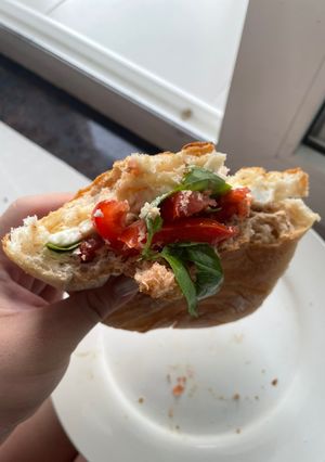 Hình của món Bánh mì “chiếc dép” kiểu Ý.