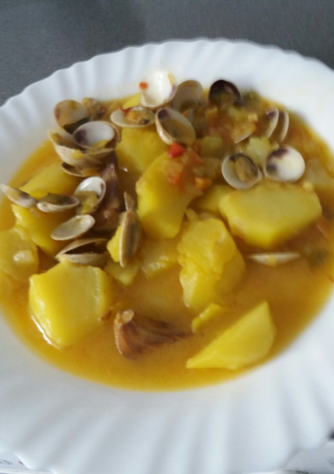 Una foto de Patatas guisadas con chirlas
