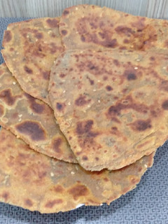 મલ્ટીગ્રેઈન મસાલા પરોઠા (Multigrain Masala Paratha Recipe In Gujarati) રેસીપી મુખ્ય ફોટો