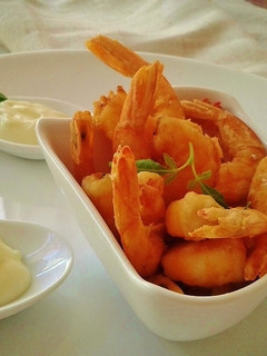 Una foto de Gambas fritas con mayonesa de wasabi