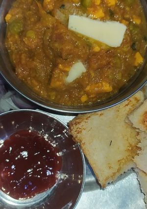 पाव भाजी(pav bhaji recipe in hindi) रेसिपी मुख्य फोटो