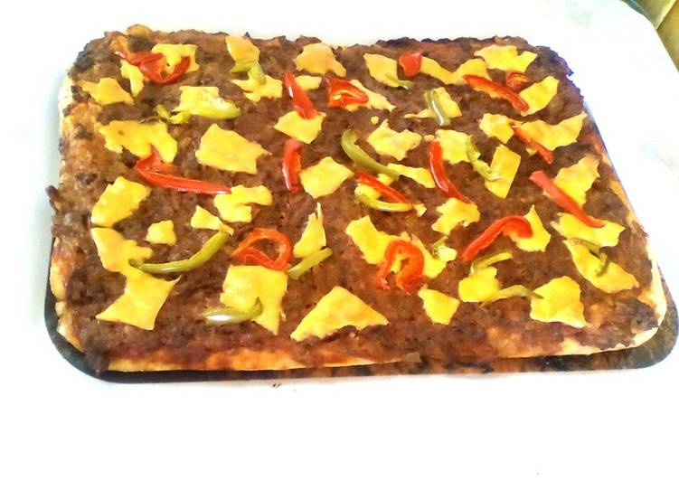 Recipe of Perfect Minced Beef and Peppers Pizza