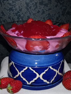 स्ट्रॉबेरी कस्टर्ड जेली (Strawberry Custard Jelly recipe in Hindi) रेसिपी मुख्य फोटो