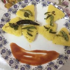 A picture of Khaman Dhokla.