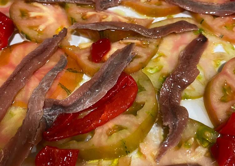 Carpaccio de tomate ruff con anchoas del Cantábrico