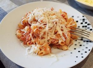 Paradicsomos tonhalas tészta recept fotója