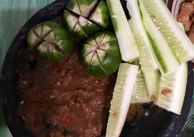 Lalapan Sambel Terong Belanda