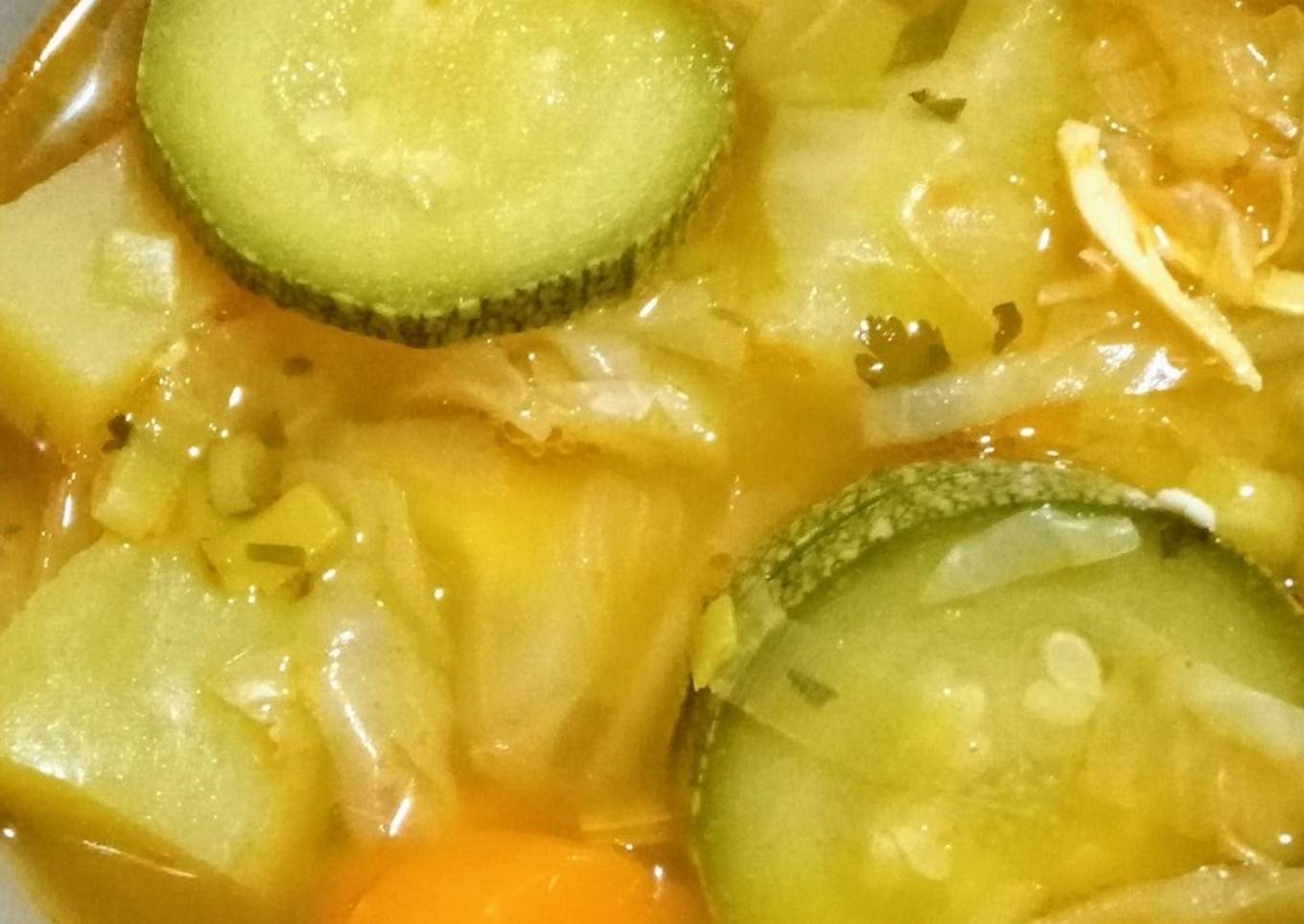 Caldo de pollo con verduras