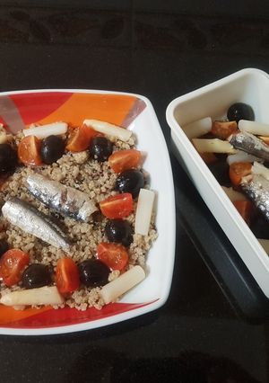 Foto principal de Ensalada de quinoa con sardinas para el tupper
