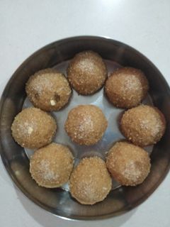 દેશી ઘી ના ચુરમા ના લાડુ (Churma ladu recipe in gujrati) રેસીપી મુખ્ય ફોટો