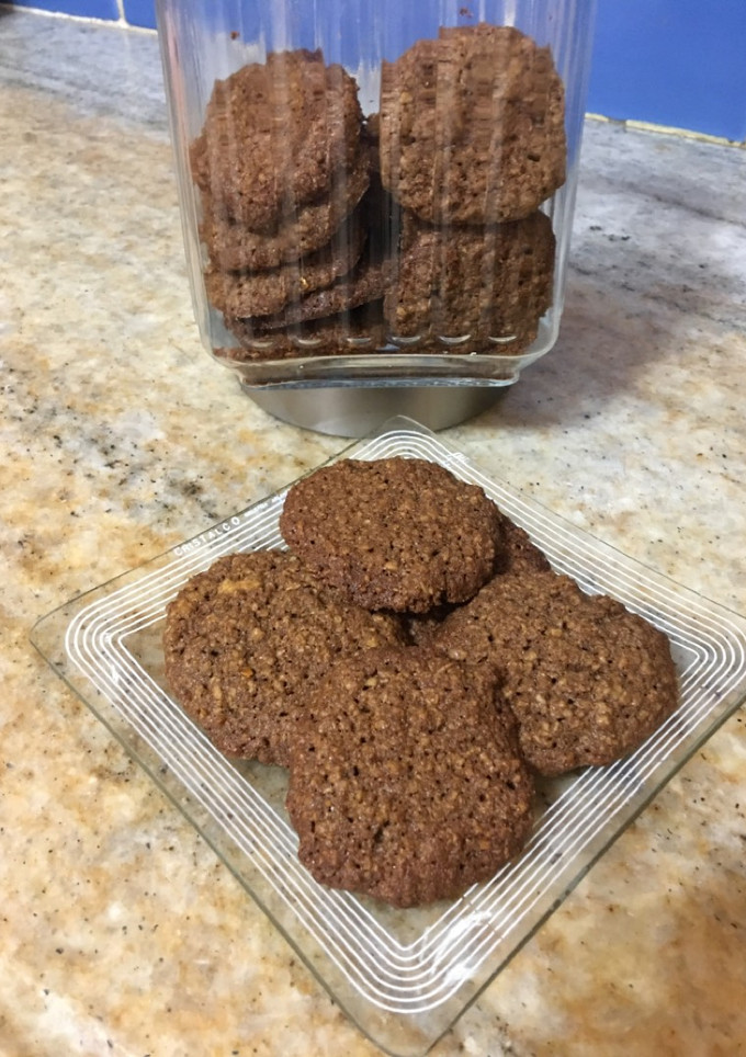 Una foto de Cookies de avena con azúcar negra y harina integral leudante