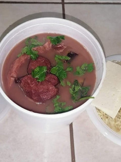 Una foto de Sopa de frijoles con costilla ahumada