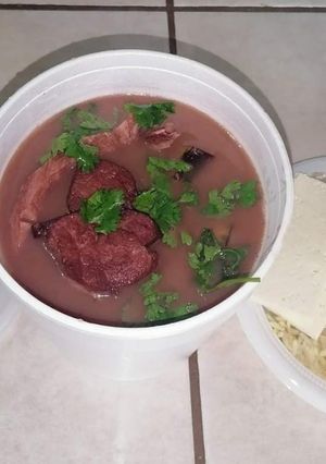 Una foto de Sopa de frijoles con costilla ahumada