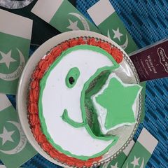 A picture of 14 August Cake.