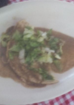 Una foto de Pollo en mole verde