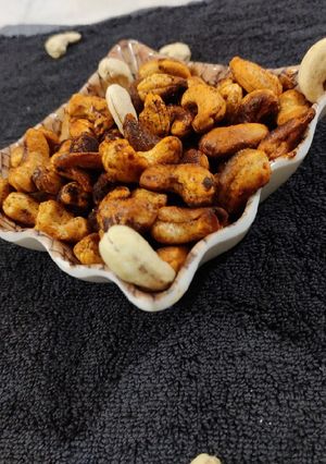 મસાલા કાજુ (Masala Kaju Recipe In Gujarati) રેસીપી મુખ્ય ફોટો