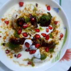 A picture of Dahi Vada.