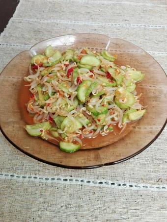 Cara Sederhana Menyiapkan Resep  Reuceuh timun dan tauge yang Enak Banget, Bisa Manjain Lidah